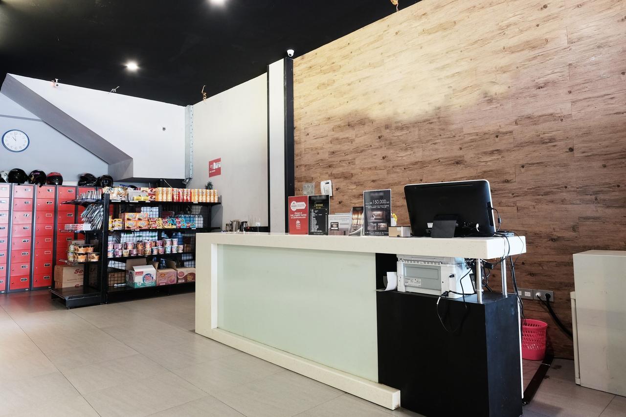 Auberge de jeunesse Juanda Airport à Gedangan Extérieur photo